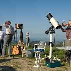 Aufbau der Teleskope. Foto © Bernd Nies