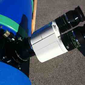 Binokular mit 24mm Tele Vue Panoptic an meinem 300mm f/4 Newton. Foto © Bernd Nies
